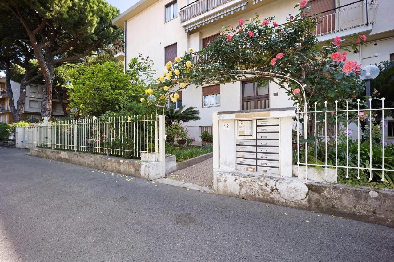 Casa Serena 12 Bordighera Esterno foto